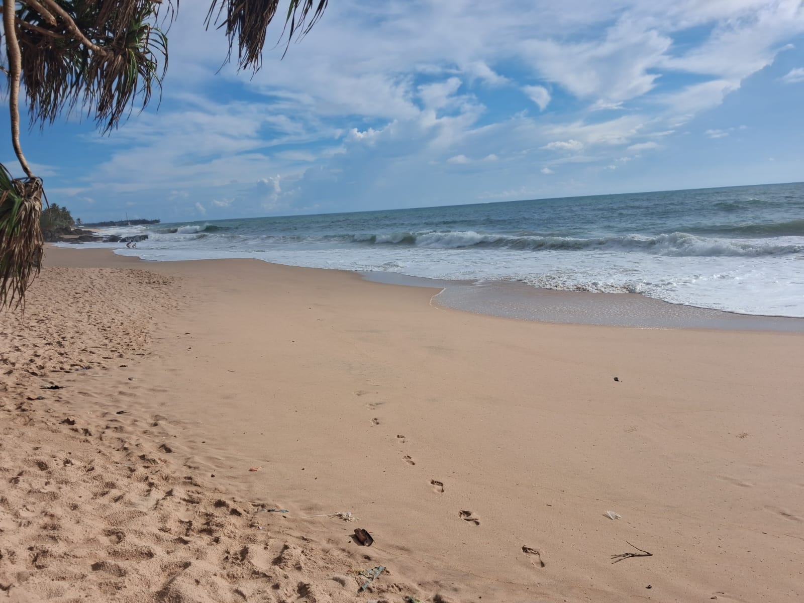 Beachfront Land with House for Sale in Ambalangoda — image 1